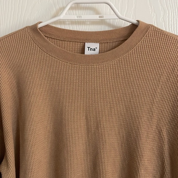 Aritzia TNA Thermal Top Size XS Excellent Condition. - Picture 2 of 7